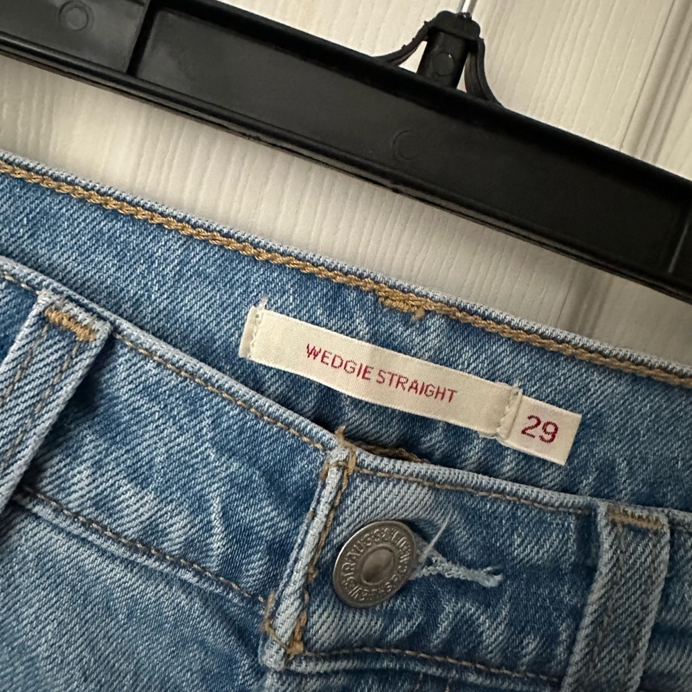 Levi's Women's Light Wash Straight Leg Jeans